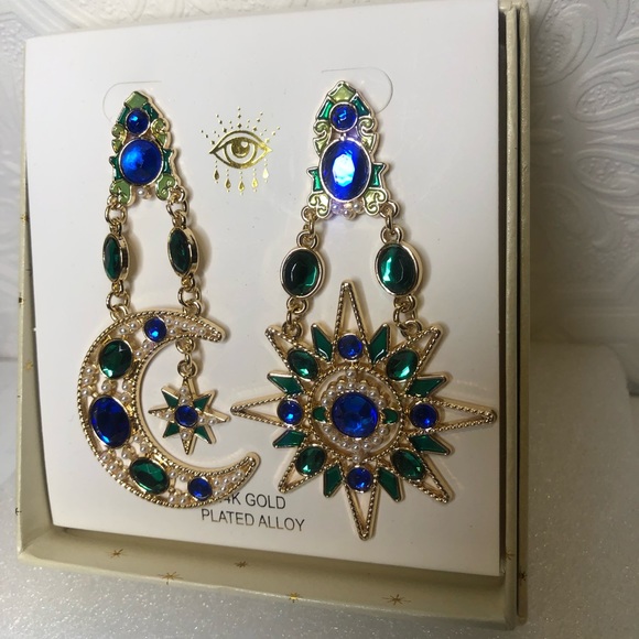 ✨🌙Eye Candy Los Angeles Star and Moon Dangle statement earring brand new ✨🌙 - Picture 3 of 4